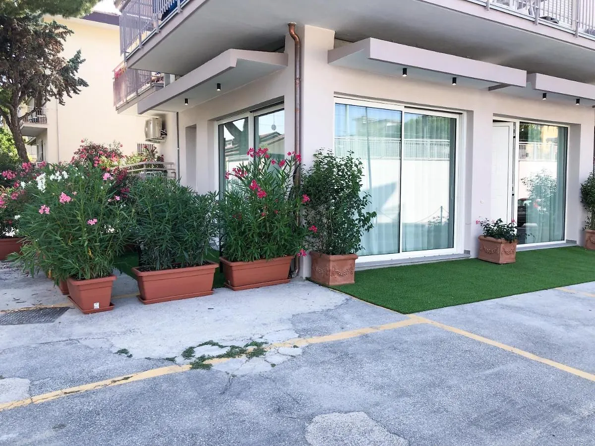 Casa Sanulli Apartment Riccione 0*,